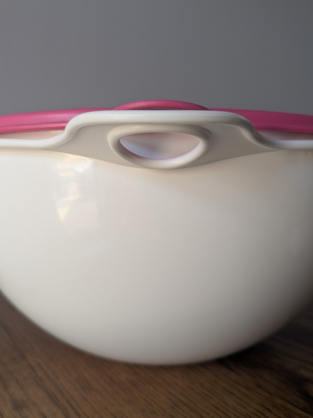 Tupperware 32 Cup Thatsa Bowl White w/ Pink Lid - V 2539 2540 - Picture 10 of 16